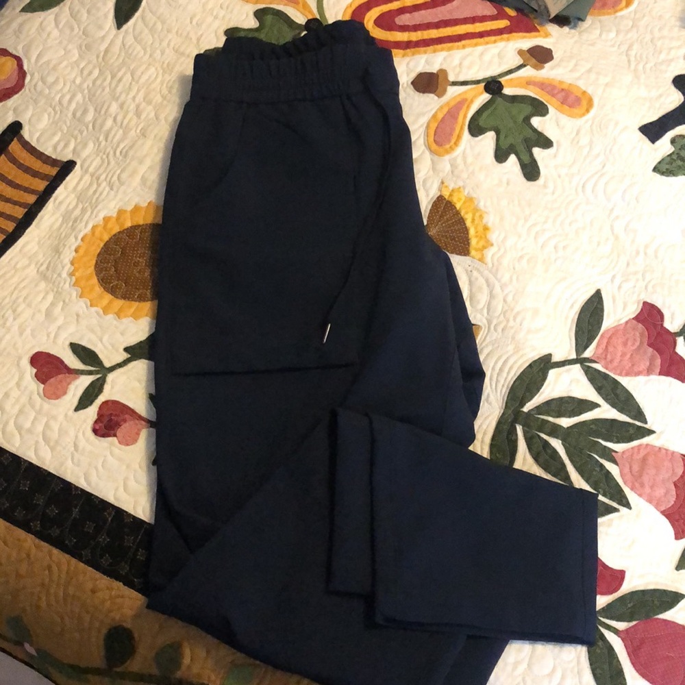 Stretchy activewear pants - size large